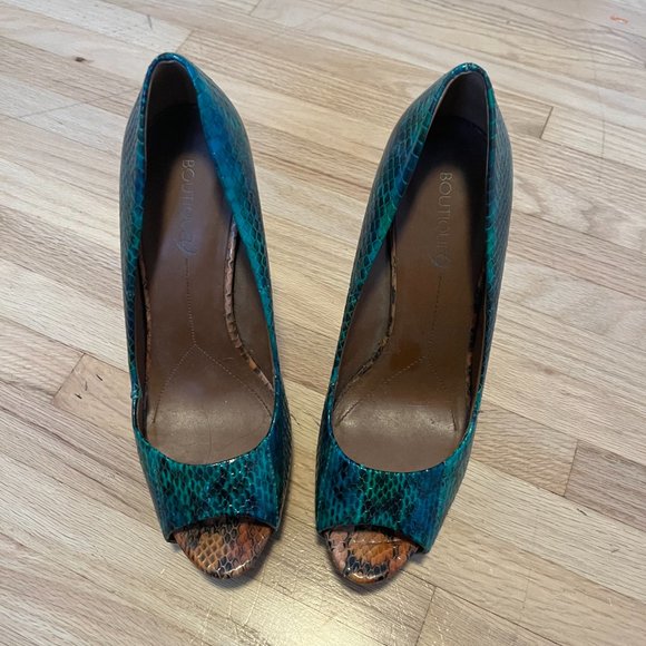 Size 8.5 Boutique 9 Faux Snakeskin duotone pumps - Picture 3 of 4